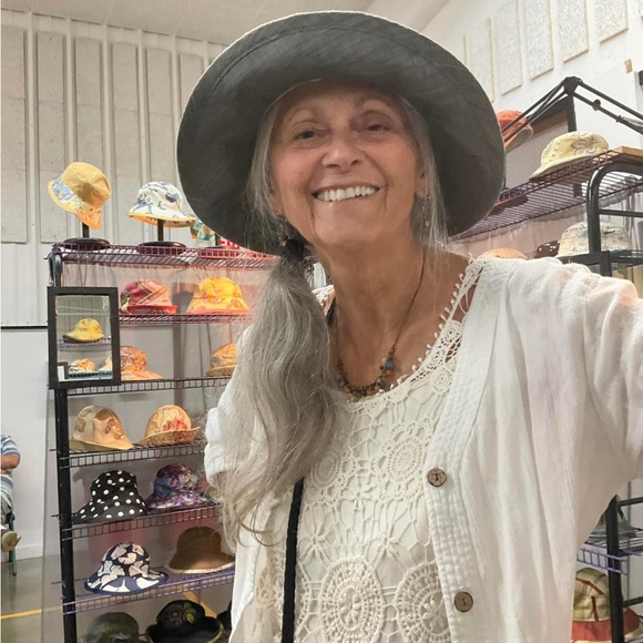 Meet your Posher, Patti - Picture 2 of 2